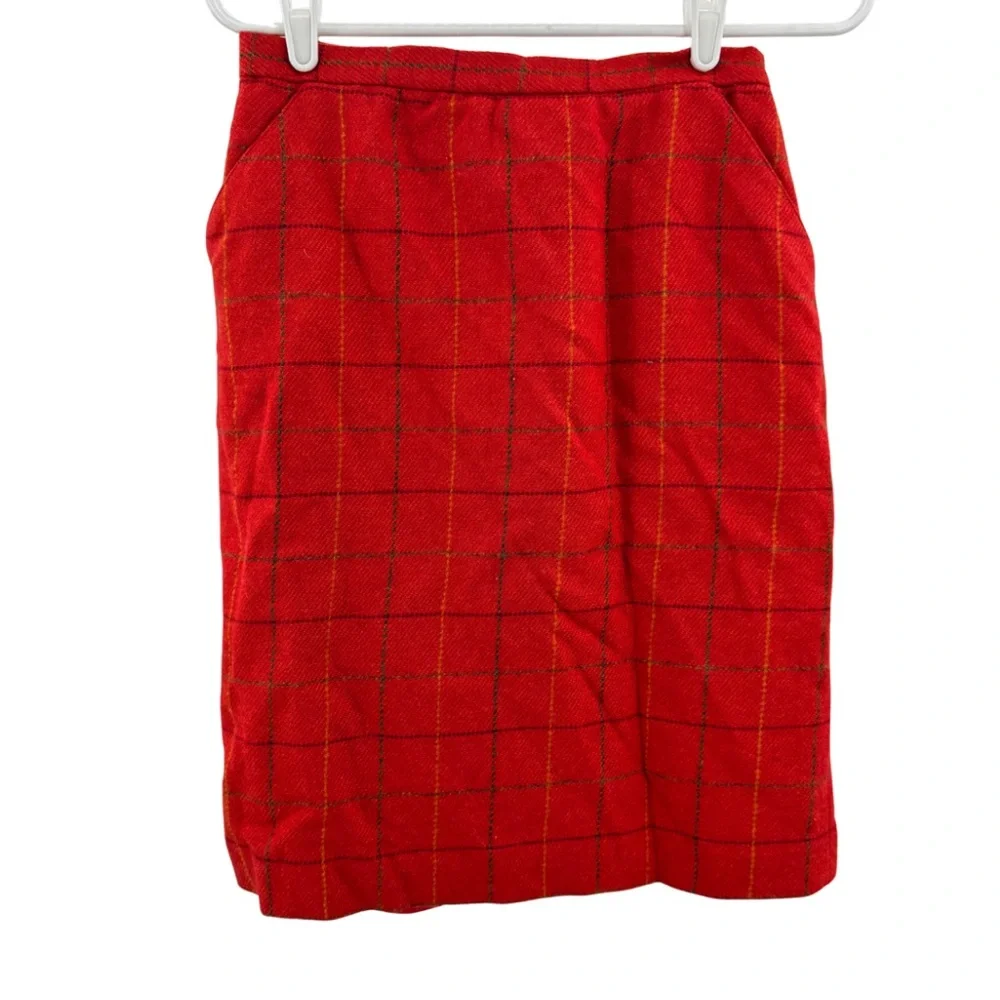 Jones New York Red Plaid Pencil Skirt 100% wool knee length professional holiday